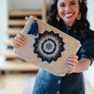 Cartera de crochet con mandala