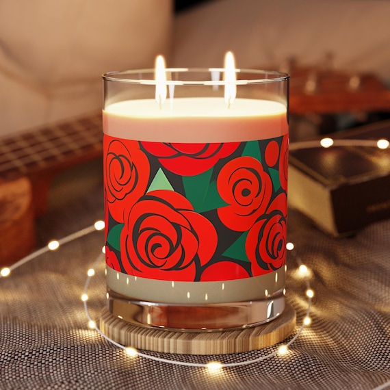 Candle with rose motif – romantic atmosphere for your home