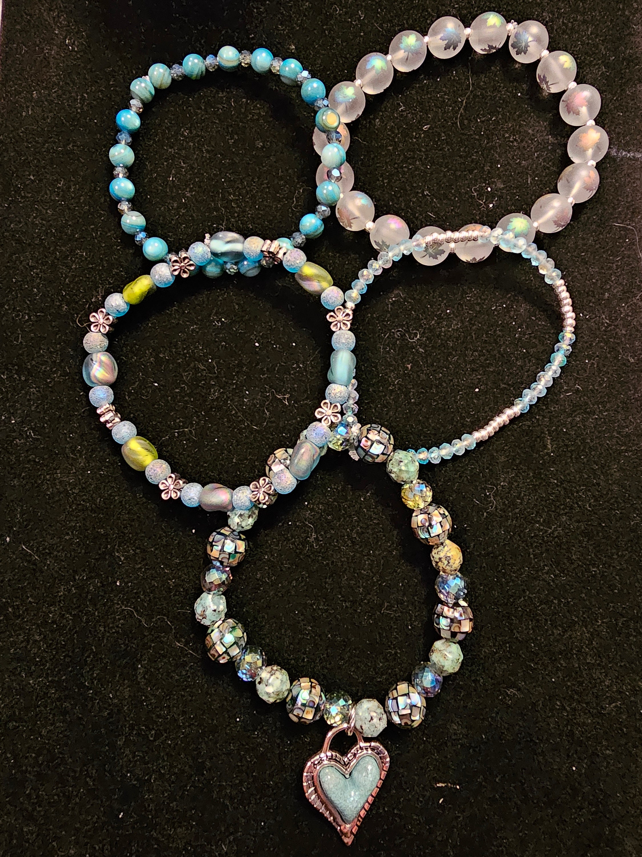 Kohls New Blue Beaded Stretch Bracelet Set With Genuine Shell – NWT #B1305A Silver