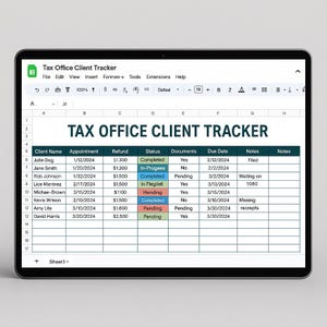 Puede incluir: Una tableta digital muestra una hoja de cálculo titulada "Tax Office Client Tracker". La hoja de cálculo enumera nombres de clientes, fechas de citas, importes de reembolso, estados y fechas de vencimiento. El documento está abierto en Google Sheets.