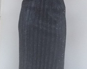 Shiny pleated black skirt