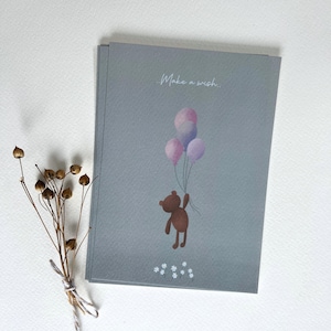 Geburtstagskarte kleiner Bär mit Ballons in blau, Geschenkidee für Geburtstagsgrüße auf hochwertigem Papier,A6 Format