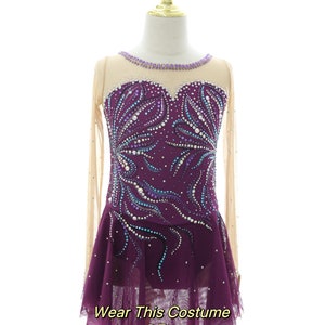 Eiskunstlaufkleid Lila: Kostüm nach Maß