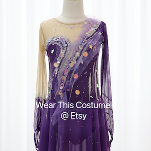 Eiskunstlaufkleid Violett: Maßgeschneidertes Turnierkostüm