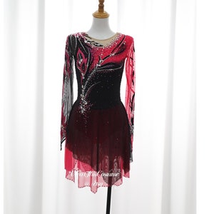 Maßgeschneidertes Eiskunstlaufkleid: Maßgeschneidertes Eistanz-Wettkampfkostüm