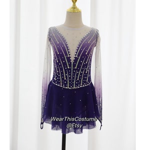Maßgeschneidertes Lila Eiskunstlaufkleid für den Eiskunstlauf