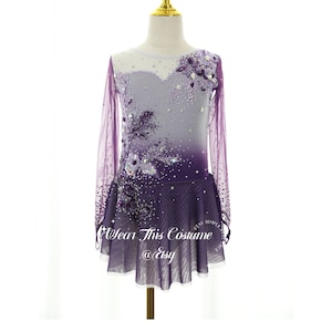 Lila Eiskunstlauf-Kleid: Turnierkostüm nach Maß