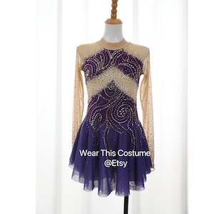 Personalisierbares Lila Eiskunstlaufkleid: Turnierkostüm