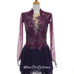 Lila Eiskunstlaufkleid: Eistanz-Turnier nach Maß