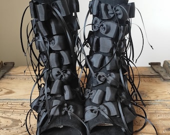 Bottines avec noeuds papillon , chaussures avec noeuds papillon