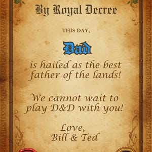 Op de afbeelding: Een document in perkamentstijl met een decoratieve rand, met de tekst By Royal Decree, THIS DAY, Dad is hailed as the best father of the lands! We cannot wait to play D&D with you! Love, Bill & Ted. Inclusief een rood en een blauw waszegel.