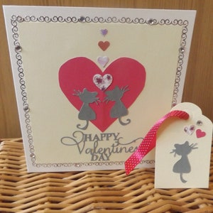 Handgefertigte Valentinstagskarte - individuelles Design mit zwei Katzenmotiven.