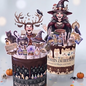 Könnte beinhalten: Zwei zylindrische Behälter mit Halloween-Motiven. Einer zeigt eine lachende Figur mit Geweih, Katze und Zaubertränken, beschriftet mit 'GERRAUCH MIT VORSICHT' und 'GRUSELIGER HALLOWEEN'. Der andere zeigt eine Hexe, Bücher und 'HALLOWEEN ZAUBERTRANK'.