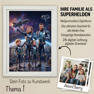 Könnte beinhalten: Gerahmtes digitales Kunstwerk, das eine Familie als Superhelden in futuristischer Kleidung vor einem Weltraumhintergrund mit Raumschiffen zeigt. Das Kunstwerk ist weiß gerahmt, mit deutschem Text: "Dein Foto zu Kunstwerk, Thema 1". Ein kleineres Foto zeigt die Familie.