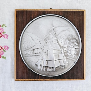 Hardanger Tredesign Plaque Sylvplett Kinsarvik Norway Wood & Metal Sign