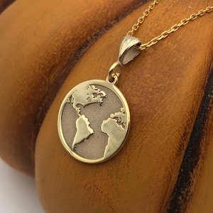 Weltkarte Halskette, 14K Solid Gold Globetrotter Halskette, Erde Charm Halskette, kleine Globetrotter Halskette, Geschenk des Reisenden, Globetrotter Geschenk