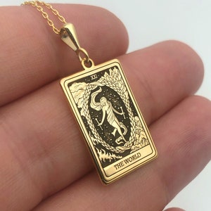 Die Welt-Tarot-Karten-Halskette, himmlische Halskette, minimalistischer Schmuck, spirituelle Halskette, Geburtstagsgeschenk