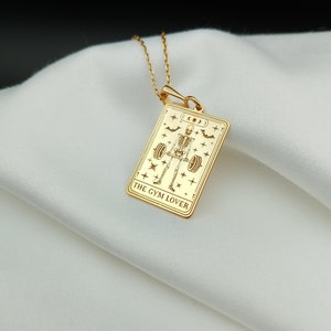 Collar con carta del tarot para amantes del gimnasio, collar de fitness de oro macizo de 14 quilates, delicado collar punk con esqueleto, collar gótico único, regalo para amantes del gimnasio