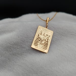 Collar con carta del tarot de los amantes, collar rectangular con gatos grabados, collar con dije de animal en oro de 14 quilates, delicado collar para amantes de los gatos, regalo romántico