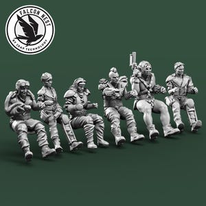 Puede incluir: Seis figuras en miniatura detalladas con atuendos futuristas, sentadas en fila. Las figuras son en tonos grises, con varios cascos y armaduras. El logotipo de Falcon Nest está en la esquina superior izquierda.