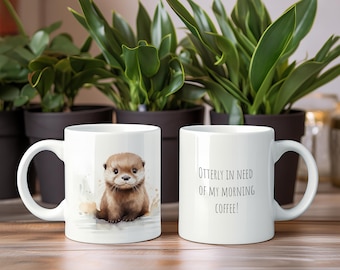 Può includere: Tazza da caffè in ceramica bianca con una simpatica illustrazione di una lontra da un lato e il testo "Otterly in need of my morning coffee!" dall'altro.