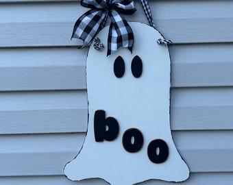 Rustic Wood Halloween Ghost Door Hanger for a Hauntingly Stylish Entryway