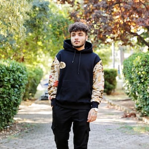 Black hoodie street style clearance