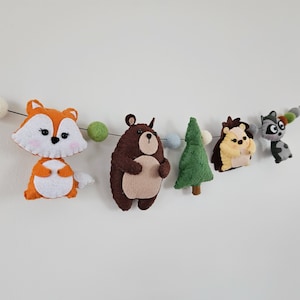 Woodland Animal Garland, Felt Forest Animals Banner, Baby Shower Gift, Nursery Decor, Playroom Decor, or book nook decoration