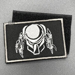 Parches de Velcro redondos bordados en blanco y negro, emblema de Fuerza  Delta, insignia de moral de puño, parche militar de calavera para chaqueta  al aire libre, bricolaje - AliExpress