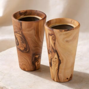 Taza de madera de olivo hecha a mano: Taza de café rústica personalizada + Kit de cera de abejas de regalo