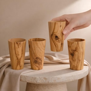 Set di tazze in legno d'ulivo fatte a mano / Tazze artigianali incise, regalo di anniversario per coppie