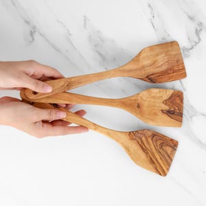 Handmade Olive Wood Turner Spatula: Personalized Kitchen Utensil