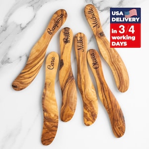 Engraved Butter Knife Set, Personalized Olive Wood Brunch Spreader Gift for Mom