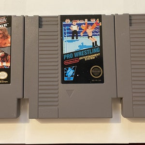 Authentieke Nintendo 'nes' worstelspelwagens.