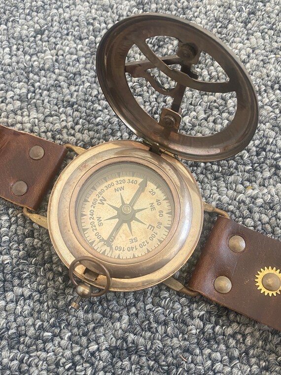 Montre-bracelet Steampunk En Laiton Avec Cadran Solaire Et Boussole - Ancienne Reproduction, Fait Main, Inde