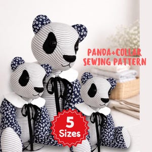 Könnte beinhalten: Drei Panda-Bären-Plüschtiere mit gestreiften Körpern, schwarz-weißen Gesichtern und Ohren und Ärmeln mit Blumenmuster. Jeder Panda trägt einen weißen Kragen mit einer schwarzen Schleife. Der Text "PANDA+COLLAR SEWING PATTERN" und "5 Sizes" ist enthalten.