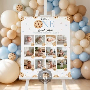 Könnte beinhalten: Eine weiße Staffelei zeigt ein Schild mit der Aufschrift "Noah is ONE Sweet Cookie" mit Babyfotos und Keksakzenten. Ein Ballonbogen in Creme-, Blau- und Beigetönen umgibt das Schild. Das Schild enthält Datum und Uhrzeit der Veranstaltung.