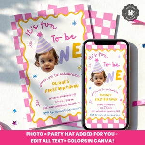 Puede incluir: Invitaciones de primer cumpleaños a cuadros rosas y blancos con el texto "It's fun to be ONE". La invitación incluye una foto de un bebé con un gorro de fiesta. El texto dice "join us to celebrate OLIVIA'S FIRST BIRTHDAY."