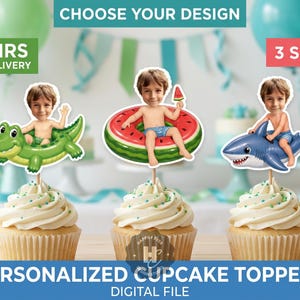 Könnte beinhalten: Drei personalisierte Cupcake-Topper mit dem Gesicht eines Kindes auf einem grünen Alligator, einem Wassermelonen-Schwimmring und einem blauen Hai. Das Bild enthält den Text CHOOSE YOUR DESIGN, 24 HRS MAX DELIVERY, 3 SIZES und PERSONALIZED CUPCAKE TOPPERS.