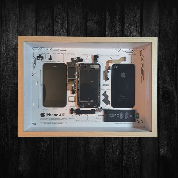 Work of Art 'Éclat du 4S': iPhone 4S Disassembled and Transformed into Visual Art Limited Edition