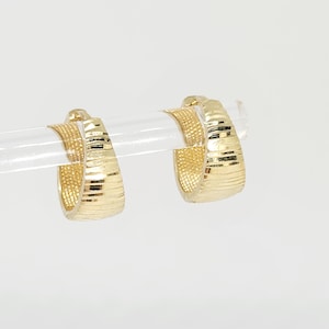 10K Yellow Gold Huggie Earrings, Gold Graduated Hoops, Gold Diamond Cut Huggies; Gold Hoop Earrings, Shiny Gold Hoops, 13MM diameter