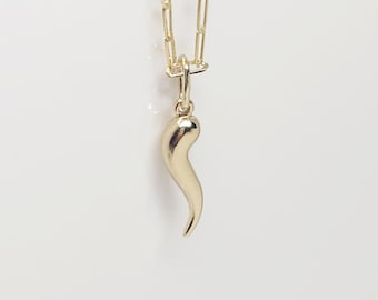 Dije de cuerno de oro amarillo de 14 quilates, cuerno italiano hueco pequeño de oro, dije de cornicello de oro, dije de cornetto de oro, dije de protección de oro, 12 mm de largo
