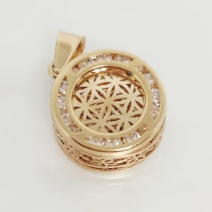 Kleiner Lebensblumen-Anhänger aus 10-karätigem Gelbgold, dreidimensionale Goldscheibe, geometrischer Schmuck, runder Goldanhänger, spiritueller Schmuck, 11 mm Durchmesser