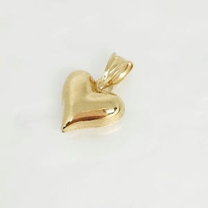 Ciondolo a forma di cuore piccolo in oro giallo autentico, cuore gonfio in oro, cuore club in oro, ciondolo di San Valentino, regalo per amico, regalo di anniversario, 10 mm x 12 mm