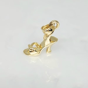 10K echt gouden kleine schoenbedel, gouden schoen met hak, gouden sandaal, gouden modebedel, dimensionale schoenbedel, cadeau voor schoenenliefhebber, 10 MM x 14 MM