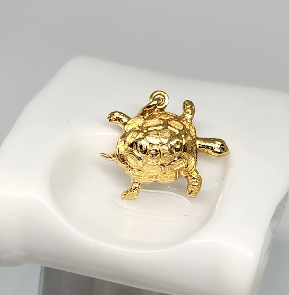 14K Real Gold VINTAGE Turtle Pendant, Gold Turtle 