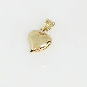 Dije de corazón de oro amarillo de 10 quilates, corazón de oro hinchado, corazón de oro curvo, corazón de oro hueco, dije de San Valentín, regalo de aniversario, regalo para ella, 10 x 11 mm