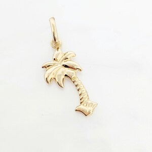 14K geelgouden boombedel, gouden palmboombedel, geribbelde boombedel, gouden tropische boom, botanische sieraden, gouden gezwollen boom, 16 mm x 10 mm afbeelding 13