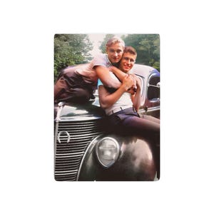 Cartas de póquer antiguas, foto queer - paire 045 / Pareja gay y coche clásico / Baraja de colección con una historia de amor LGBTQ+ de los años 30 Felicidad Alegría