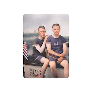 Cartas de pôquer Vintage Photo Nager 031 LGBTQ+ Studio Portrait Nautical Love Hidden History Collector's Deck Edição limitada Seaside Nostalgia